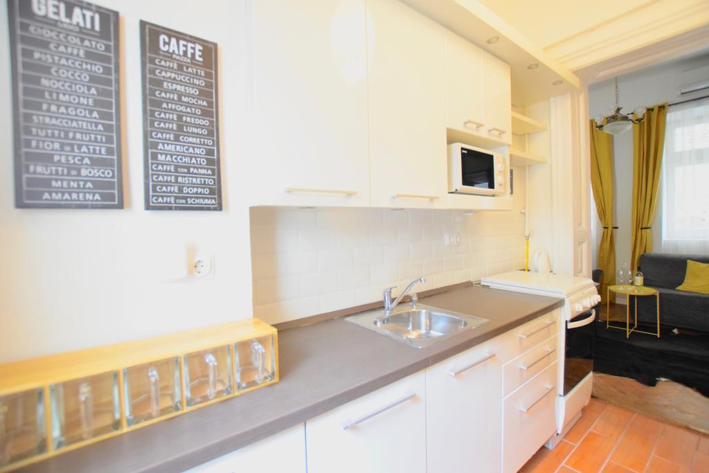 Standard Apartment By Hi5 - Chainbridge Budapest Kültér fotó