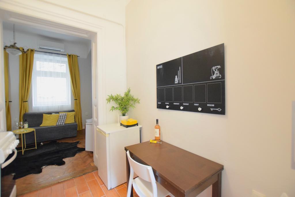 Standard Apartment By Hi5 - Chainbridge Budapest Kültér fotó
