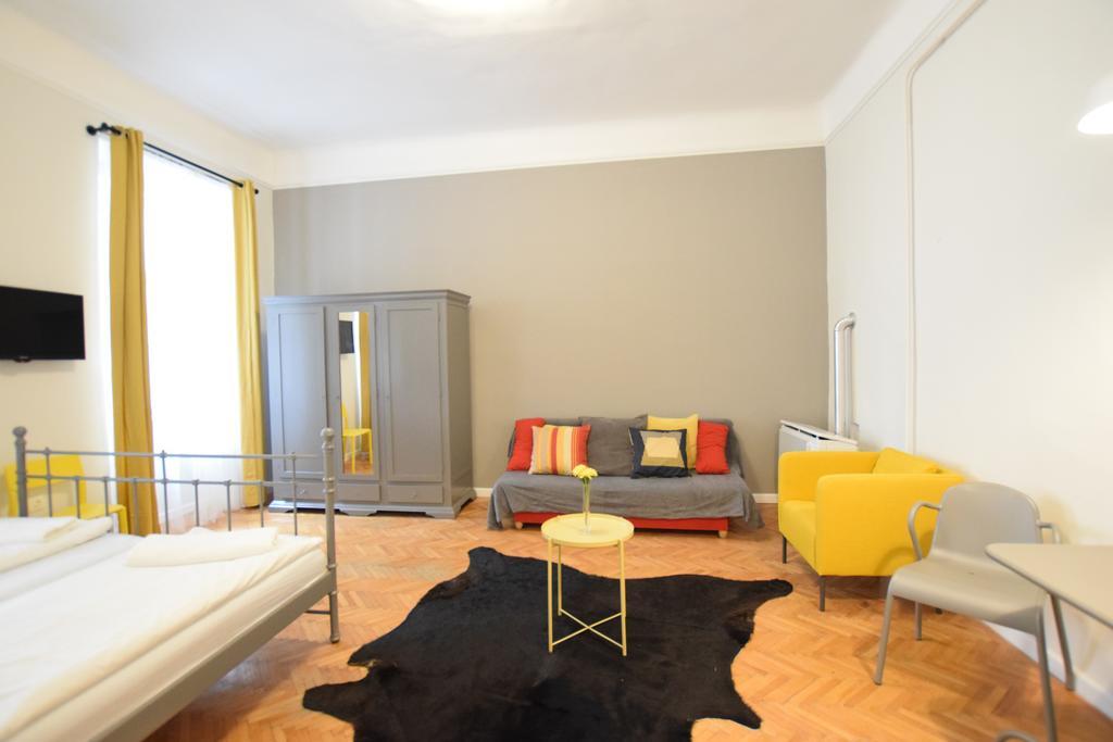 Standard Apartment By Hi5 - Chainbridge Budapest Kültér fotó